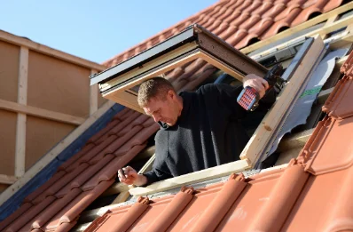 Pose de fenêtres de toit Velux à Laussonne